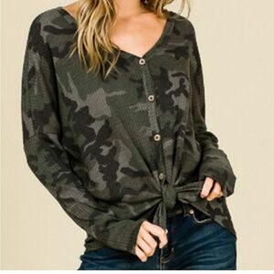 #076  7th Ray Camo Waffle Knit Button Down Tie Front Shirt Large